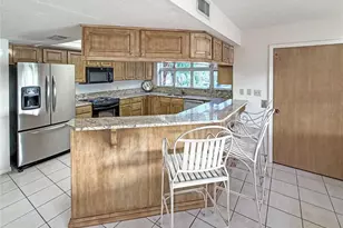 1630 Royal Palm Dr S, Saint Petersburg, FL 33707 - Photo 9