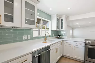 301 81st Avenue NE, Saint Petersburg, FL 33702 - Photo 13