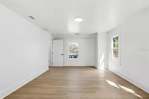 301 81st Ave NE, Saint Petersburg, FL 33702 - Photo 57