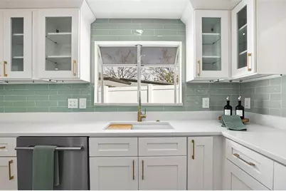 301 81st Avenue NE, Saint Petersburg, FL 33702 - Photo 17