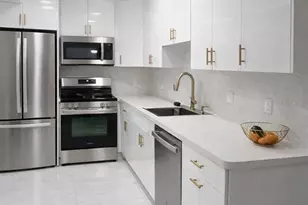 1000 St Charles Pl, Pembroke Pines, FL 33026 - Photo 15