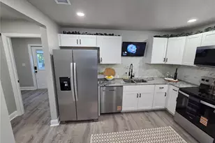 1106 Valencia Rd, Plant City, FL 33563 - Photo 11