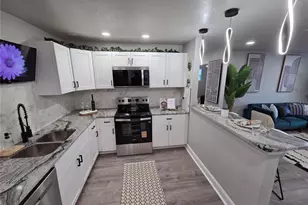 1106 Valencia Rd, Plant City, FL 33563 - Photo 9