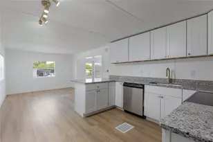 814 Roseapple Ave, Lady Lake, FL 32159 - Photo 5