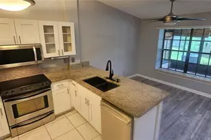 4075 Shoreside Cir, Tampa, FL 33624 - Photo 11