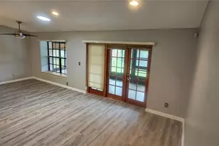 4075 Shoreside Cir, Tampa, FL 33624 - Photo 7