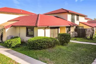 571 Hunter Cir, Kissimmee, FL 34758 - Photo 3