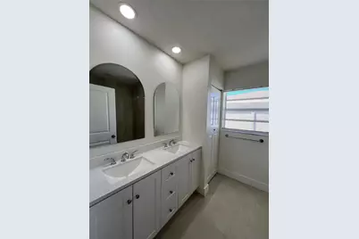 2502 Tropical Shores Drive SE, Saint Petersburg, FL 33705 - Photo 29