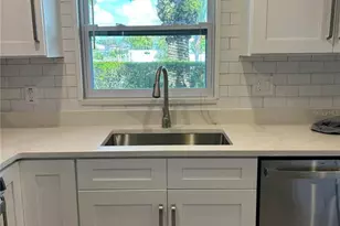 8802 Bay Pointe Dr, Tampa, FL 33615 - Photo 7