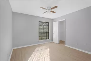 8613 Mallard Reserve Dr, Tampa, FL 33614 - Photo 5