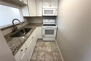 7113 E Bank Dr, Tampa, FL 33617 - Photo 3