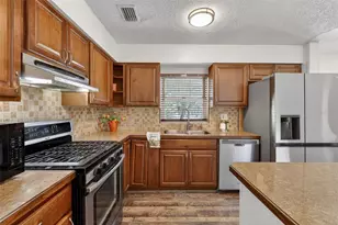 405 Tropic Cir, Fruitland Park, FL 34731 - Photo 9