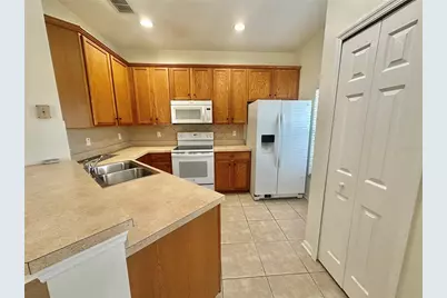 3745 Clubside Pointe Drive, Orlando, FL 32810 - Photo 5