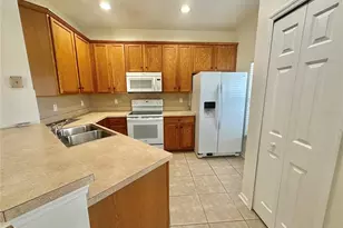 3745 Clubside Pointe Dr, Orlando, FL 32810 - Photo 5