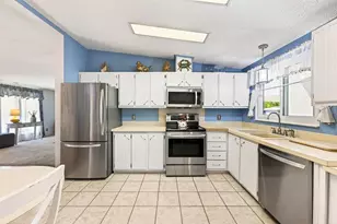 1603 Coghill Dr, Lady Lake, FL 32159 - Photo 9