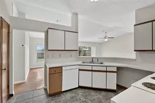 9823 Balmoral Cir, Orlando, FL 32817 - Photo 17