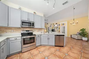 9915 Kona Isle Ct, Orlando, FL 32817 - Photo 11