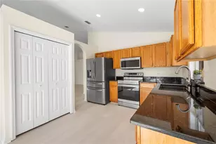 1240 Vinetree Dr, Brandon, FL 33510 - Photo 11