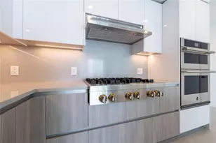 400 Central Ave, Saint Petersburg, FL 33701 - Photo 11