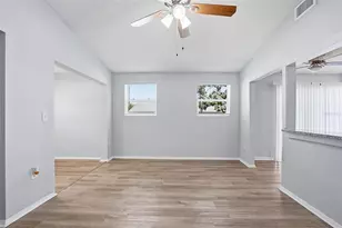 728 E Spruce St, Tarpon Springs, FL 34689 - Photo 9