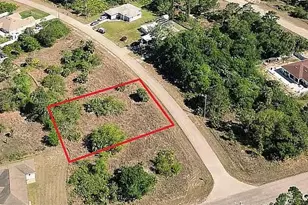 827 Warren St, Lehigh Acres, FL 33974 - Photo 3