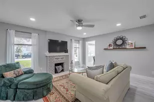 2703 18th St S, Saint Petersburg, FL 33712 - Photo 7