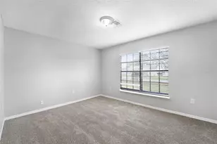 38820 Berta Dr, Zephyrhills, FL 33540 - Photo 11