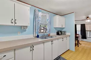 904 Maplewood St, Tavares, FL 32778 - Photo 19