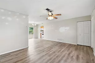 2706 40th St W, Bradenton, FL 34205 - Photo 5