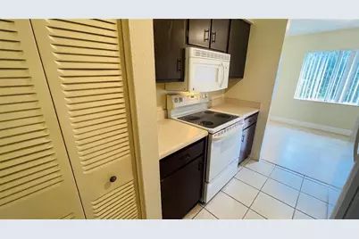 7504 Needle Leaf Place #68, Tampa, FL 33617 - Photo 9