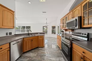 23024 Oak Prairie Cir, Sorrento, FL 32776 - Photo 11