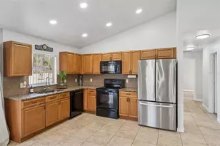 219 E 15th St, Apopka, FL 32703 - Photo 3