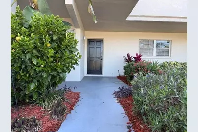 7351 W Country Club Drive N #105, Sarasota, FL 34243 - Photo 3