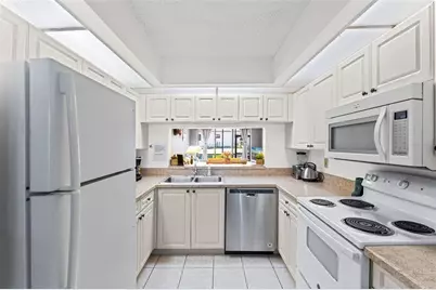 4401 46th Avenue W #102, Bradenton, FL 34210 - Photo 17