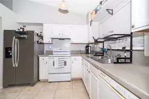 207 Lake Dr, Orlando, FL 32835 - Photo 3