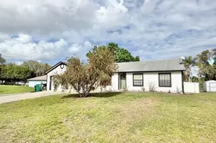 219 Pebble Ct, Deltona, FL 32725 - Photo 1