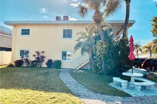 9715 Harrell Ave, Treasure Island, FL 33706 - Photo 11