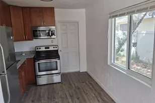 2855 40th Ave N, Saint Petersburg, FL 33714 - Photo 3