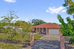 910 W Rich Dr, Mount Dora, FL 32757 - Photo 1