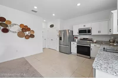 2024 Hemingway Circle, Groveland, FL 34736 - Photo 5