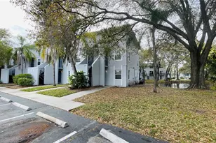 7120 Waterside Dr, Tampa, FL 33617 - Photo 11