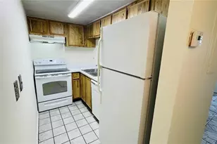 7120 Waterside Dr, Tampa, FL 33617 - Photo 3