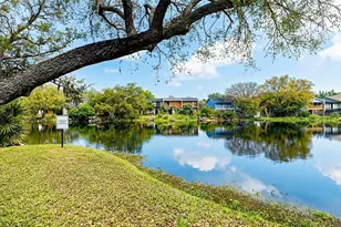 7120 Waterside Dr, Tampa, FL 33617 - Photo 7