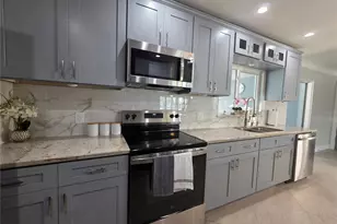3435 Overlook Dr NE, Saint Petersburg, FL 33703 - Photo 11
