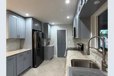 3435 Overlook Drive NE, Saint Petersburg, FL 33703 - Photo 3