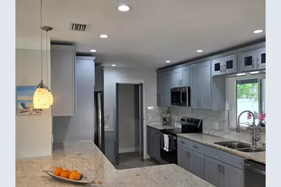 3435 Overlook Drive NE, Saint Petersburg, FL 33703 - Photo 11