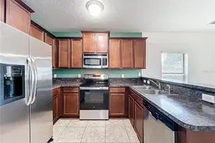 1360 Windsor Lake Cir, Sanford, FL 32773 - Photo 9