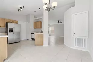 38 Vanna Ct, Orlando, FL 32807 - Photo 9