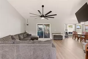 562 Geraldine Dr, Deltona, FL 32725 - Photo 9