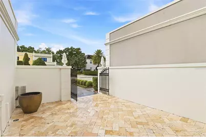 2009 Countryside Circle S, Orlando, FL 32804 - Photo 5